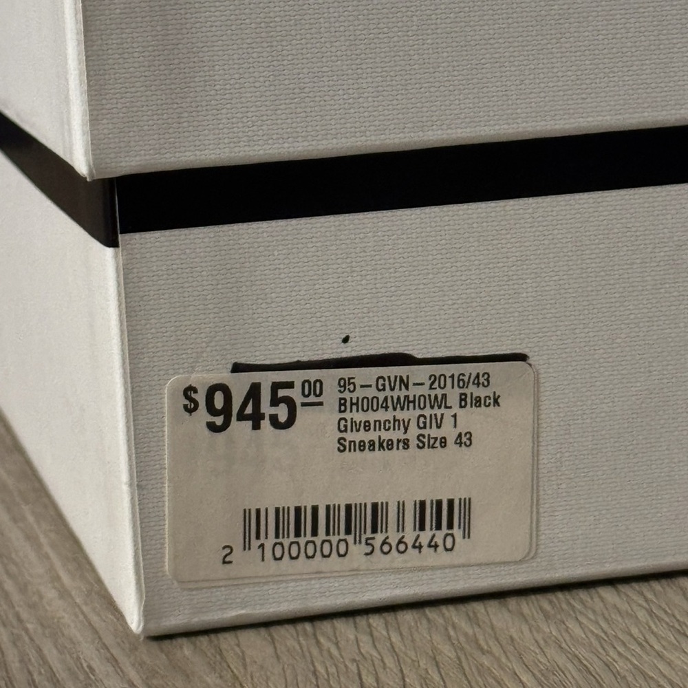 Men’s Givenchy Sneakers - Picture 7 of 7